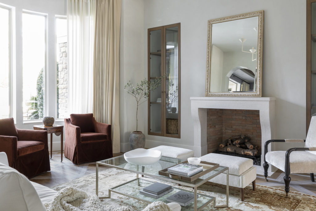 Royal Point Living Room - Marie Flanigan Interiors